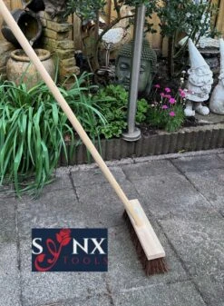 Synx Tools Bezem - Stadsbezem 30 Cm - Buitenveger - Veger - Steel 120 Cm - Harde Natuurvezels - Straatbezem - Bezems - Buitenbezem - Tuinbezem 7 Synx Tools Bezem - Stadsbezem 30 Cm - Buitenveger - Veger - Steel 120 Cm - Harde Natuurvezels - Straatbezem - Bezems - Buitenbezem - Tuinbezem -Buitentuinwinkel 880x1200 11