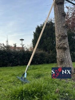Synx Tools Verticuteerhark Verzinkt - Gazonbeluchters - Verticuteer / Harken - Bodembewerkers - Tuinartikelen / Tuingereedschap - Inclusief Steel 160cm -Buitentuinwinkel 899x1200 18