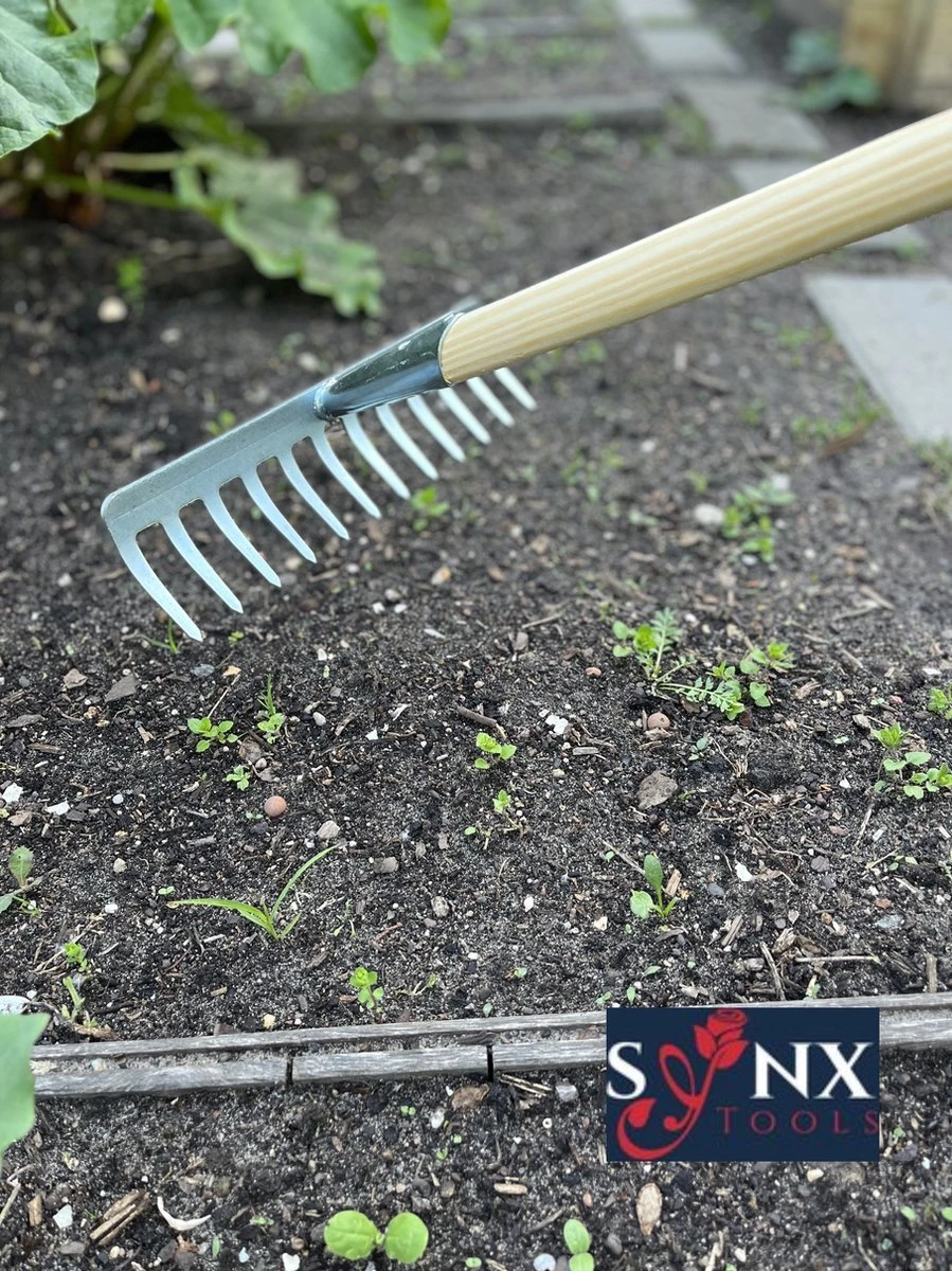 Synx Tools Tuinhark 12 Tanden Verzinkt Hark - Harken - Bladharken - Bodembewerkers - Onkruidverwijderaar - Tuinartikelen - Compleet Incl. 160cm Steel 3 Synx Tools Tuinhark 12 Tanden Verzinkt Hark - Harken - Bladharken - Bodembewerkers - Onkruidverwijderaar - Tuinartikelen - Compleet Incl. 160cm Steel